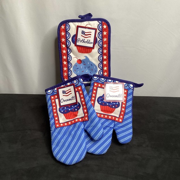 Set of 3 Patriotic Oven Mitts and pot holder - Picture 2 of 5